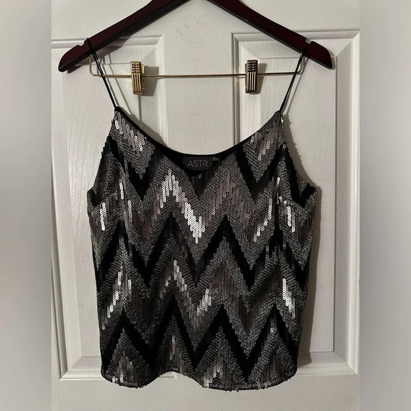 ASTR Black Silver Sequin Special Occasion Zig Zag Chevron Layer Cami M PRISTINE - Picture 2 of 11